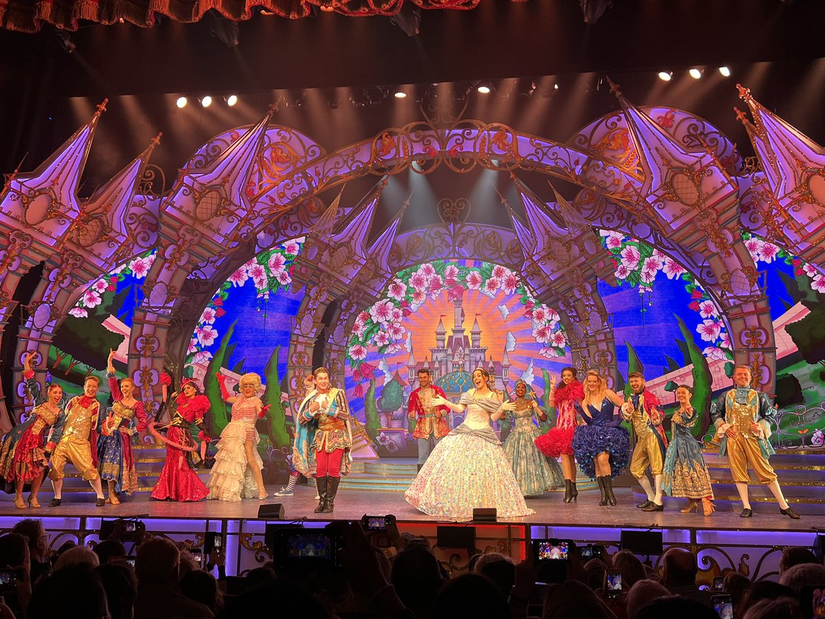 Luke4152's tweet photo. It was so great to see a panto again after so long! Definitely a great show at @WolvesGrand this year! 🕰 #wolvespanto https://t.co/cGsoaScCID