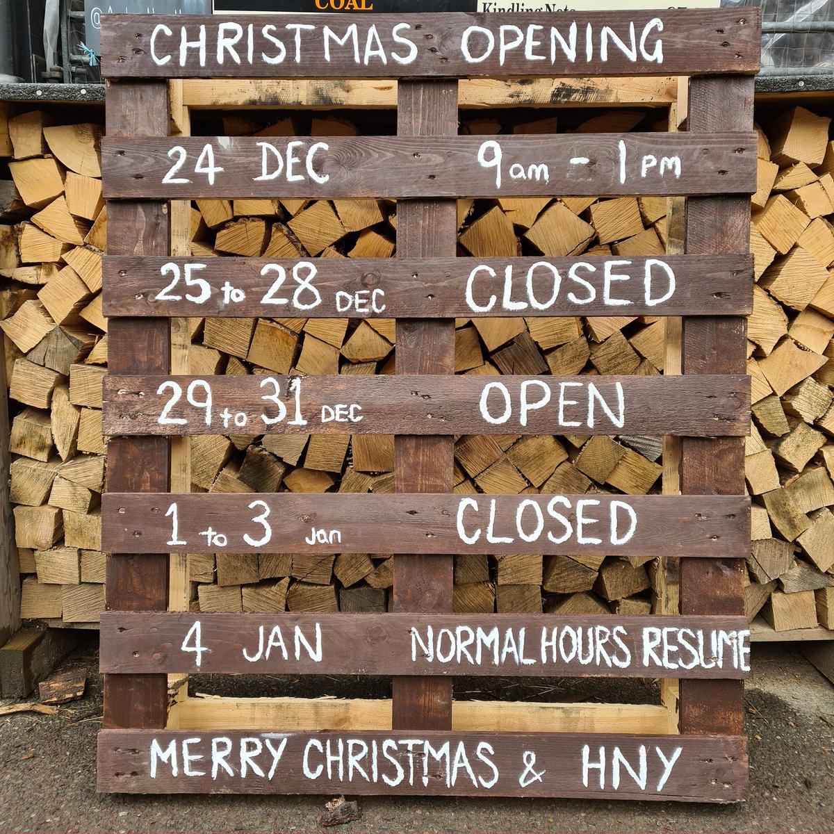 AndrewHeardLogs's tweet photo. 🎄 We are now fully booked for deliveries before Christmas! We do still have logs available for collection from our yard &amp; are taking bookings for deliveries after Christmas.

Usual opening times are Mon - Sat 9am - 5pm and Christmas Opening Times are as shown in the picture! 🎄 https://t.co/fxr6WlKatW