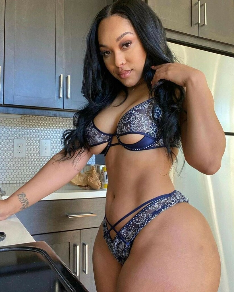 VixenzWrld's tweet photo. Wake up to a goddess like @sachelamonte 😍 #breakfasttime #lingeriesexy #morningvibes #VixenEnt https://t.co/rsBGghsUpA https://t.co/wISzoY0ezy