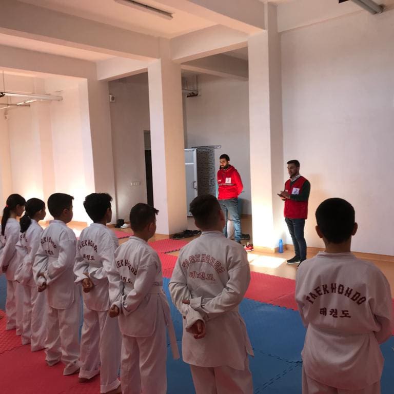 Taekwondo kursunu ziyaret ederek geleceğin gönüllüleriyle Kızılay ve gönüllülük hakkında sohbet edip hediyeler verdik. 🌙