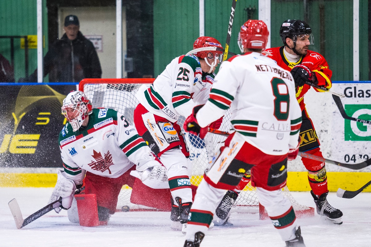 HemmamatchNu's tweet photo. Osby IK sliter och sliter men det blir tillslut en 4-7 förlust mot HA74.
Foto: Peter Reimer
#osbyik #ha74
Fler bilder på Hemmamatch
https://t.co/dLgy8Pqmr8 https://t.co/eGBRUfgS5y
