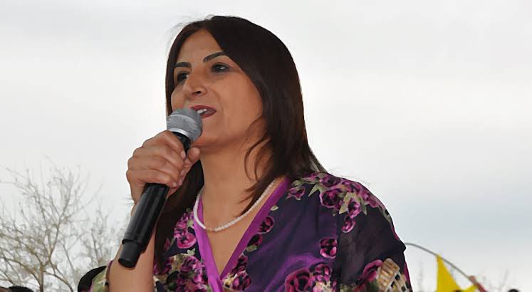 meraldanis's tweet photo. Arkadaşımız Aysel Tuğluk cezaevinde ciddi bir hastalıkla boğuşuyor. 

Kendisi de diğer arkadaşlarımız gibi tutuklu değil rehindir. Adil bir yargılamayla hemen tahliye edilmesi gerekir. 

Devletler hukuku intikam aracı yapmazlar, yapmalılar. 

 #AyselTuğlukİcinAdalet https://t.co/xyL5qKZHMX