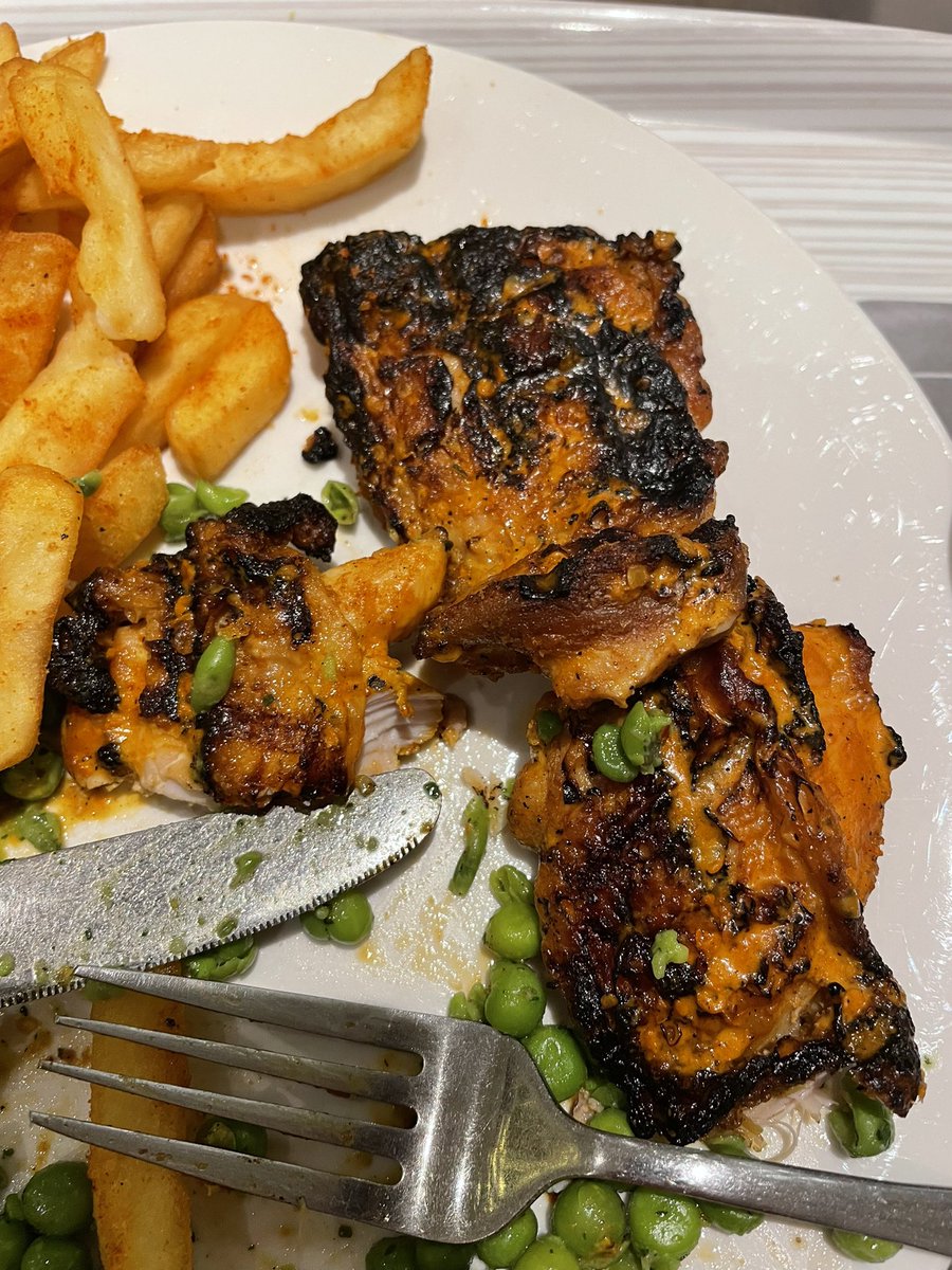 Hey <a href="/NandosUK/">Nando's</a> Gravy leaked on everything and my chicken is burnt. I’m your biggest fan but this is rubbish.