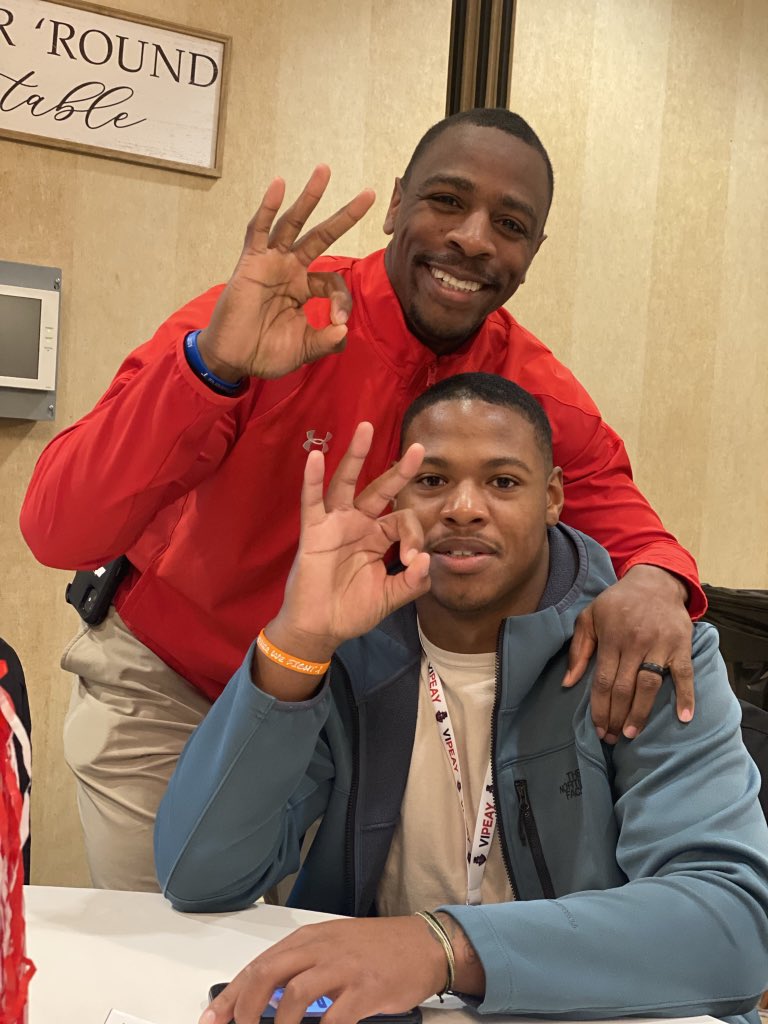 KTOWENS01's tweet photo. Official Visit Went A Lil Like This! 
#OKG
#LetsGoPeay https://t.co/IR0OrxeQCW