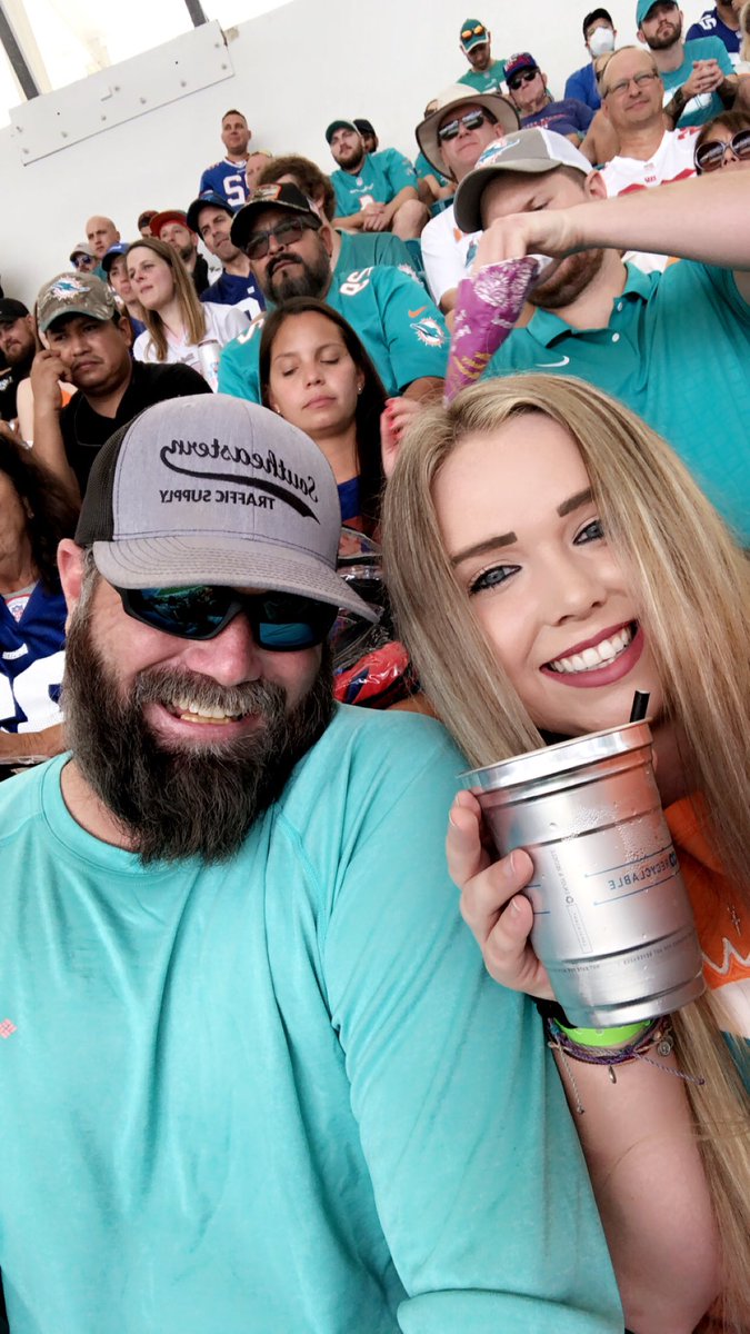 laineywayne_'s tweet photo. #FinsUp https://t.co/i7mXLwZFck