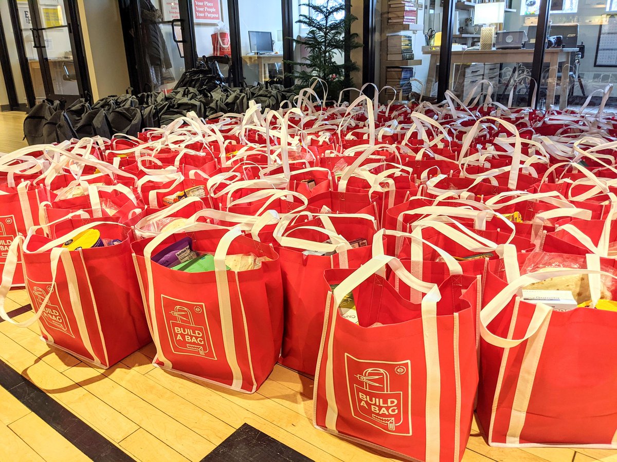 lida_casper's tweet photo. Thanks Echo Church for building bags for @RiversideOtters &amp; @RPSGage. Great way to spend the morning! https://t.co/RoEAOru3aF