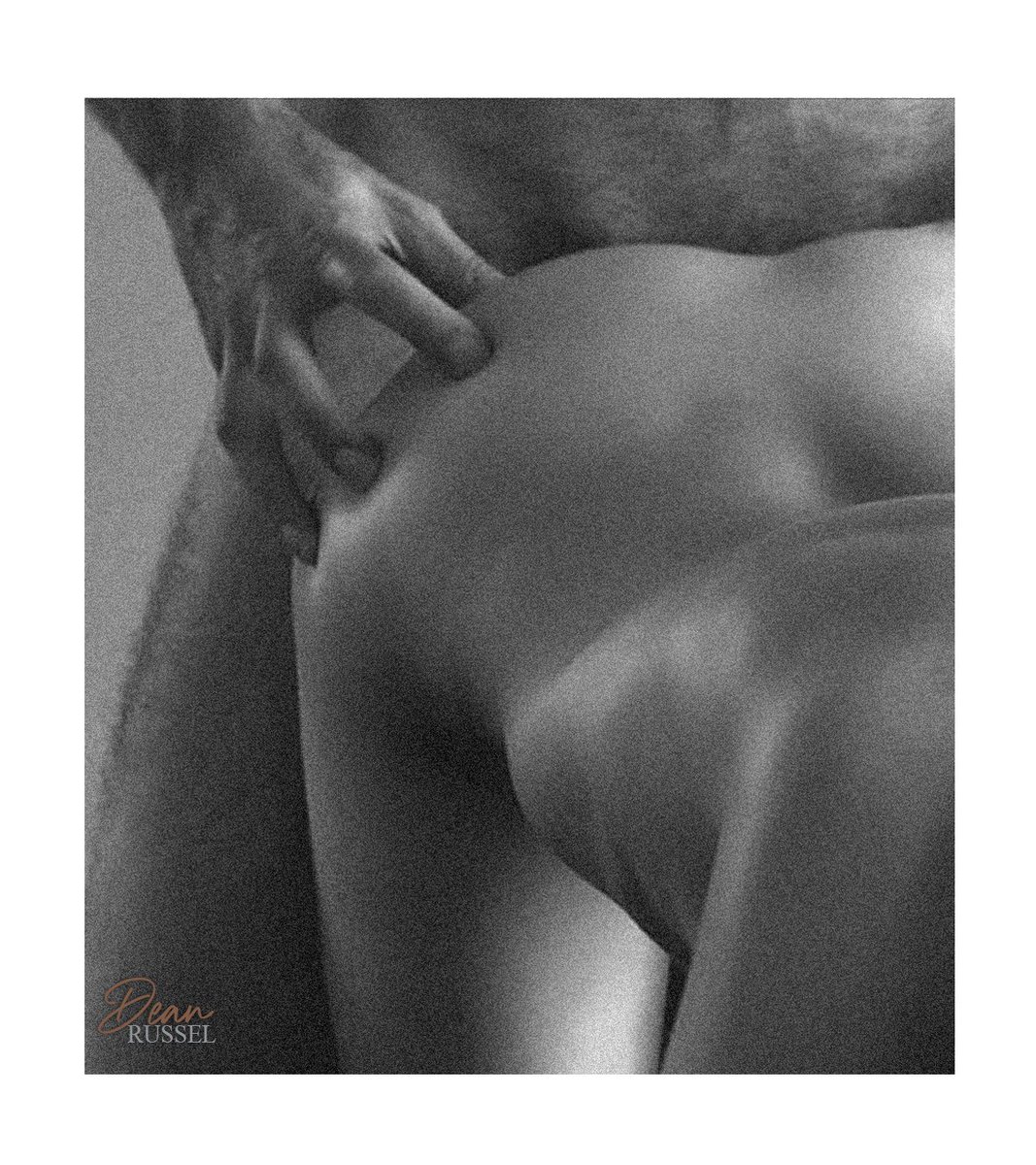 ⠀⠀⠀
⠀⠀⠀⠀⠀La 𝐩𝐢𝐞𝐥, de no rozarla 
⠀⠀⠀⠀⠀con otra piel se va   
⠀⠀⠀⠀⠀𝐚𝐠𝐫𝐢𝐞𝐭𝐚𝐧𝐝𝐨. Los labios,
⠀⠀⠀⠀⠀de no rozarlos con otros
⠀⠀⠀⠀⠀𝐥𝐚𝐛𝐢𝐨𝐬 se van 𝐬𝐞𝐜𝐚𝐧𝐝𝐨.
⠀⠀⠀⠀⠀⠀⠀⠀⠀⠀ ⠀. . .
⠀⠀⠀⠀    ❪ #SeductiveSunday ❫
⠀⠀⠀⠀