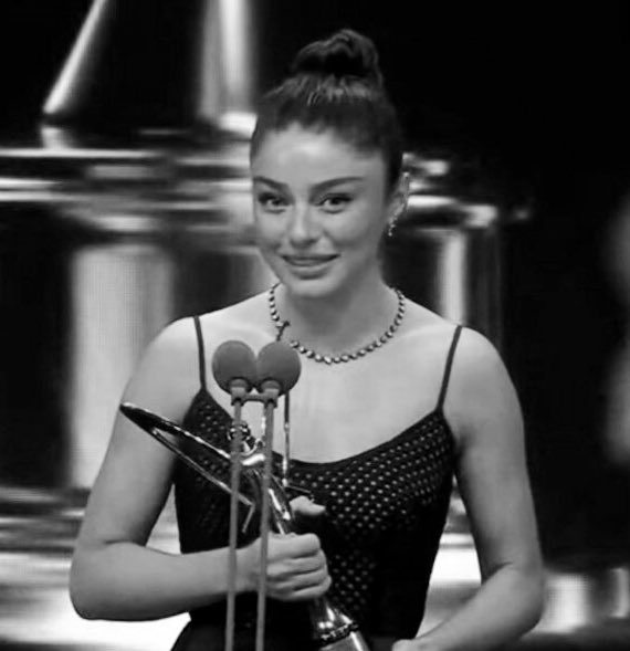 zeyinizzzzz's tweet photo. Çok gurur annecim çok🖤 https://t.co/StXLZ5G6GB