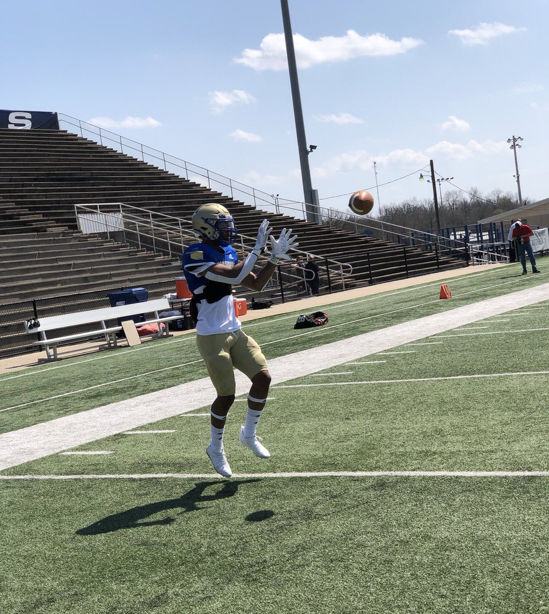 #8 6’3”200lbs Hybrid Safety 
3 for 4 years of eligibility 
Dec Grad with AA #GodsPlan🙏🏾

hudl.com/v/2GVhpq