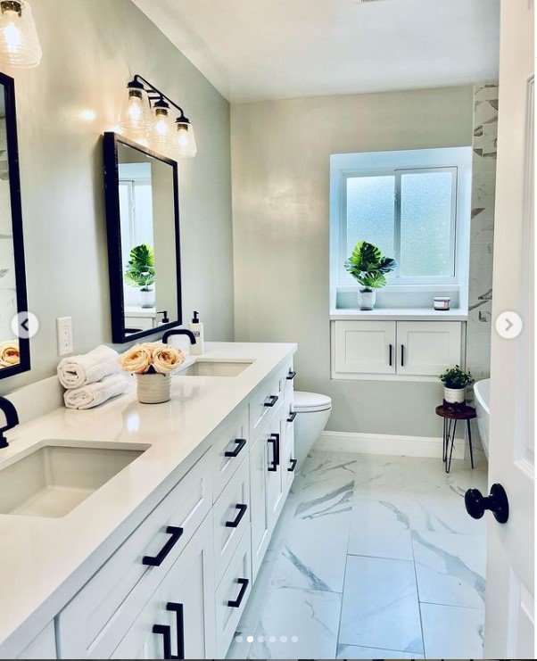 Before and after of hall bathroom😍😍. Simplicity is key for a bathroom ❤️ #bathroomdesign #bathroom #bathroomremodel #bathroomdecor #bathroomvanity #porcelain #porcelaintile #whitevanity #standalonetub #bathtub #shower #bathroomtiles #hgtvbathroom #bathroomideas #modernfarmhouse