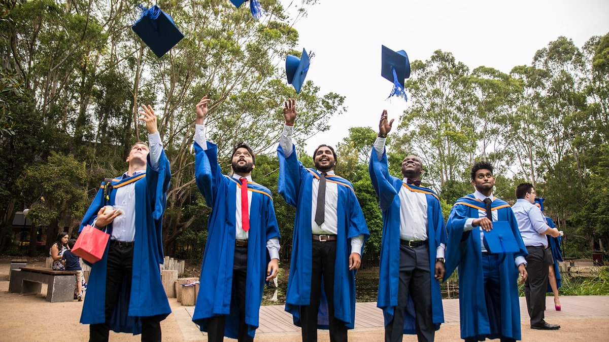 Next week (13 to 17 December) is Graduation Photo Week! 🎓 During this week participating students will be able to borrow their academic dress and take photos on our campus grounds. Will you be on campus? For more info 👉 uow.to/3Gbsijs.