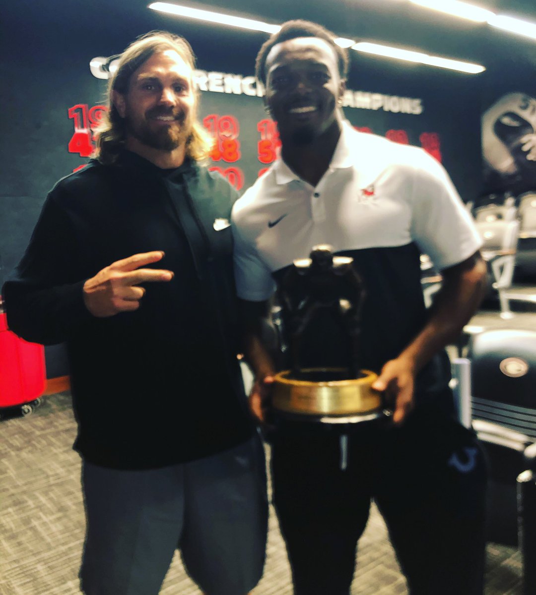 Bsowders48's tweet image. Proud of @NakobeDean for winning the Butkus 🏆! He’s one of many great men in our program! First thing he did was thank all his teammates and coaches! We develop men here not just athletes!
#DGD