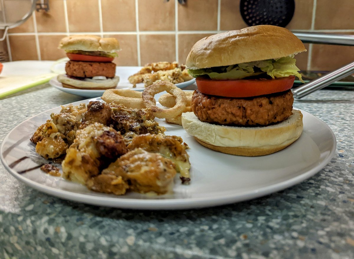 Fully stacked plant based burger and dirty fries 
#food #foodporn #homecooked #IMadeThis #homemade #fresh #foodforce  #plantburger #vegetarian #dirtyfries