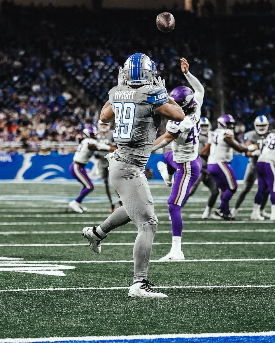 Lions's tweet photo. @budlight 🙌 https://t.co/Kpif6ZJ8k6