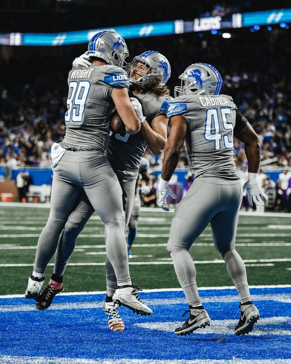 Lions's tweet photo. @budlight 🙌 https://t.co/Kpif6ZJ8k6