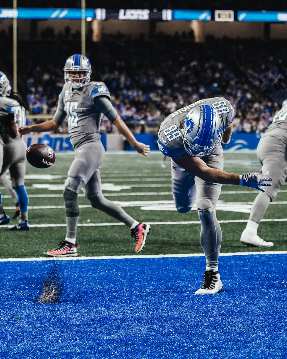 Lions's tweet photo. @budlight 🙌 https://t.co/Kpif6ZJ8k6