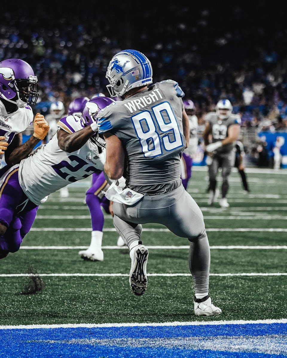 Lions's tweet photo. @budlight 🙌 https://t.co/Kpif6ZJ8k6