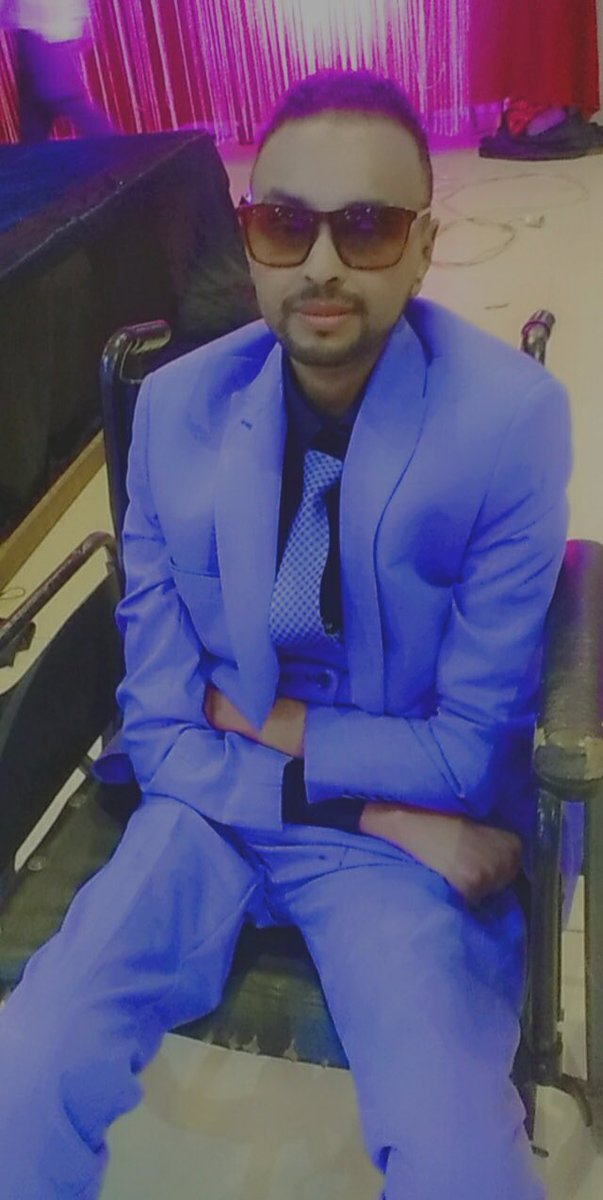 HamadaaalTaYeb's tweet photo. يعني ما ممكن التفيل ده ؟ 💙 https://t.co/6AM6Ubpo87