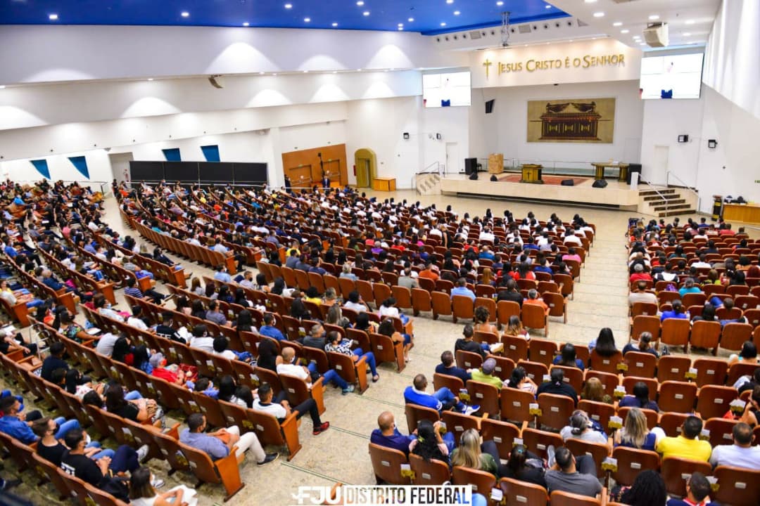 fjudfoficial's tweet photo. Servir a Deus é um verdadeiro privilégio! 🤩🙌🏼 Assim, houve nesta noite de sábado (04/12) uma grande festa no céu, pois multiplicaram-se os ceifeiros.
Veja lindas imagens da graduação dos novos obreiros e colaboradores da 🇨🇵 FJU DF.
#Fju
#FjuDf
#VemPraFJU https://t.co/3jpfFrwkxF