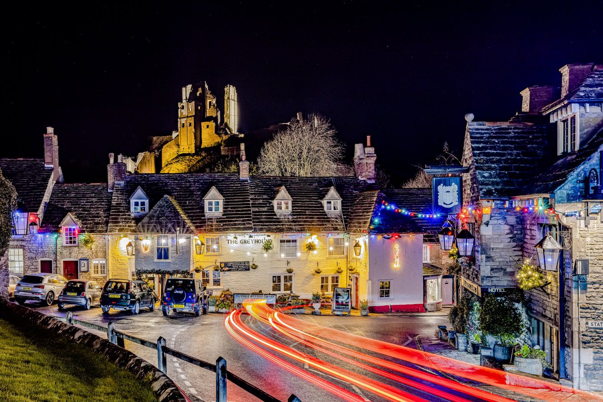 DorsetShazz's tweet photo. ‘Christmas lights &amp; Car light trails’ 

Corfe Castle Village @StormHour @BBCSouthNews @VisitSwanage @VisitWestDorset @DorsetTourism @visit_dorset @nationaltrust @CorfeCastleUK #corfecastle #Dorset #Christmas #lighttrails #xmas2021 https://t.co/gofFRA1jiL
