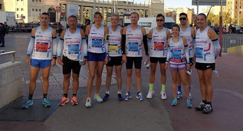 JackieMartin74's tweet photo. Muy orgullosa de mis maratonianos, durante muchos meses hemos trabajado mucho para llegar en el mejor estado de forma tanto al @maratobarcelona @maratonvalencia 
Grandes debuts y marcas personales reflejan todo ese esfuerzo.
Somos un EQUIPAZO.
Gracias a todos x confiar en mí https://t.co/uWxAj4XDpb