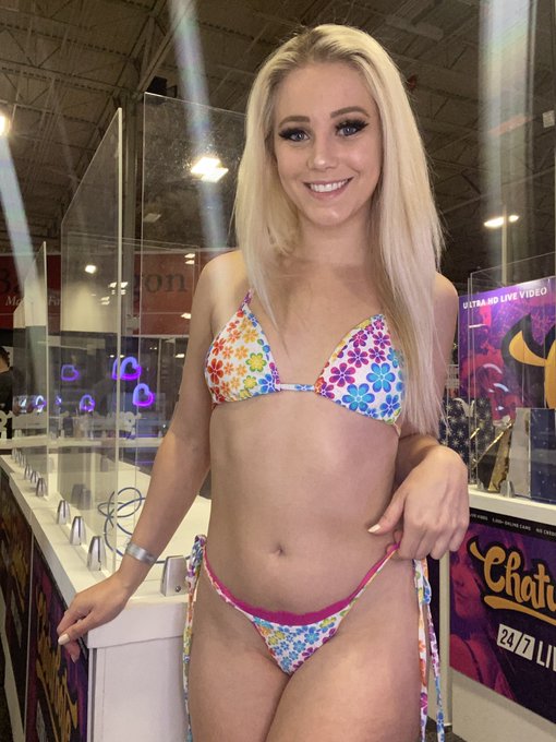 Last day of #exxxotica let&rsquo;s get wild 😜🌈💖🥵💋 come see me at the @chaturbate booth and https://t.co/0uMmChKes5<a href="/tag/exxxotica"class="tags">#exxxotica</a>