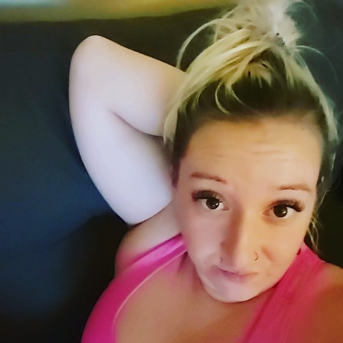 Happy Sunday  What is everyone up to today? https://t.co/A32GO2KY9m