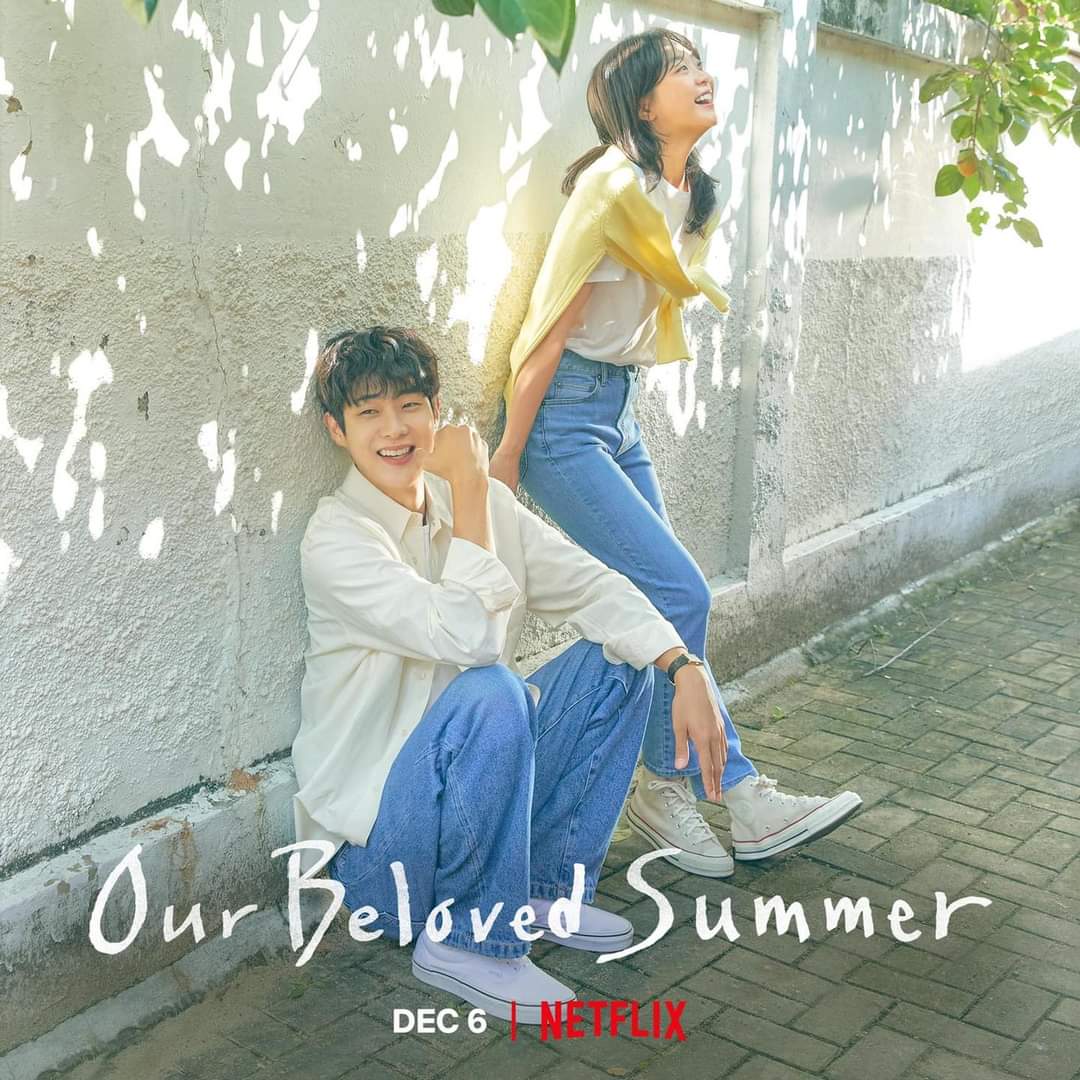 kim_forever95's tweet photo. 📍V OST - OUR BELOVED SUMMER 

- Información 
Mañana 06 de diciembre se estrena el drama 'Our Beloved Summer' donde #TAEHYUNG es parte del OST, a las 10PM KST en SBS y Netflix Corea.

#OurBelovedSummer
V OST IS COMING 
TAEHYUNG OST IS COMING

[...] https://t.co/MvF4TyZZ5M