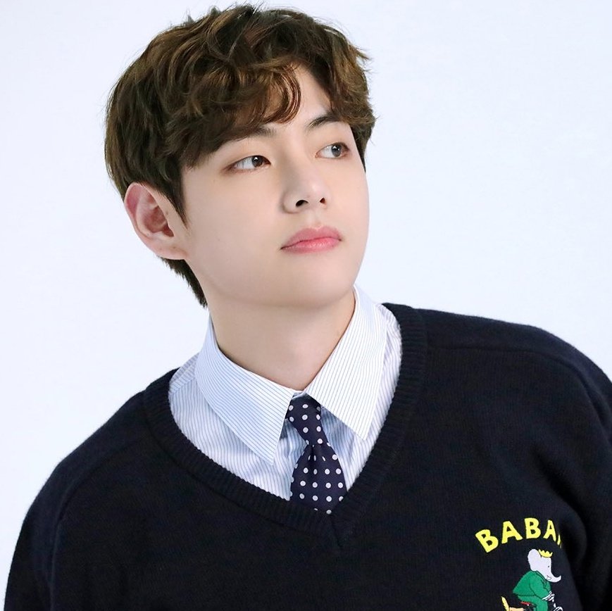 kim_forever95's tweet photo. 📍V OST - OUR BELOVED SUMMER 

- Información 
Mañana 06 de diciembre se estrena el drama 'Our Beloved Summer' donde #TAEHYUNG es parte del OST, a las 10PM KST en SBS y Netflix Corea.

#OurBelovedSummer
V OST IS COMING 
TAEHYUNG OST IS COMING

[...] https://t.co/MvF4TyZZ5M