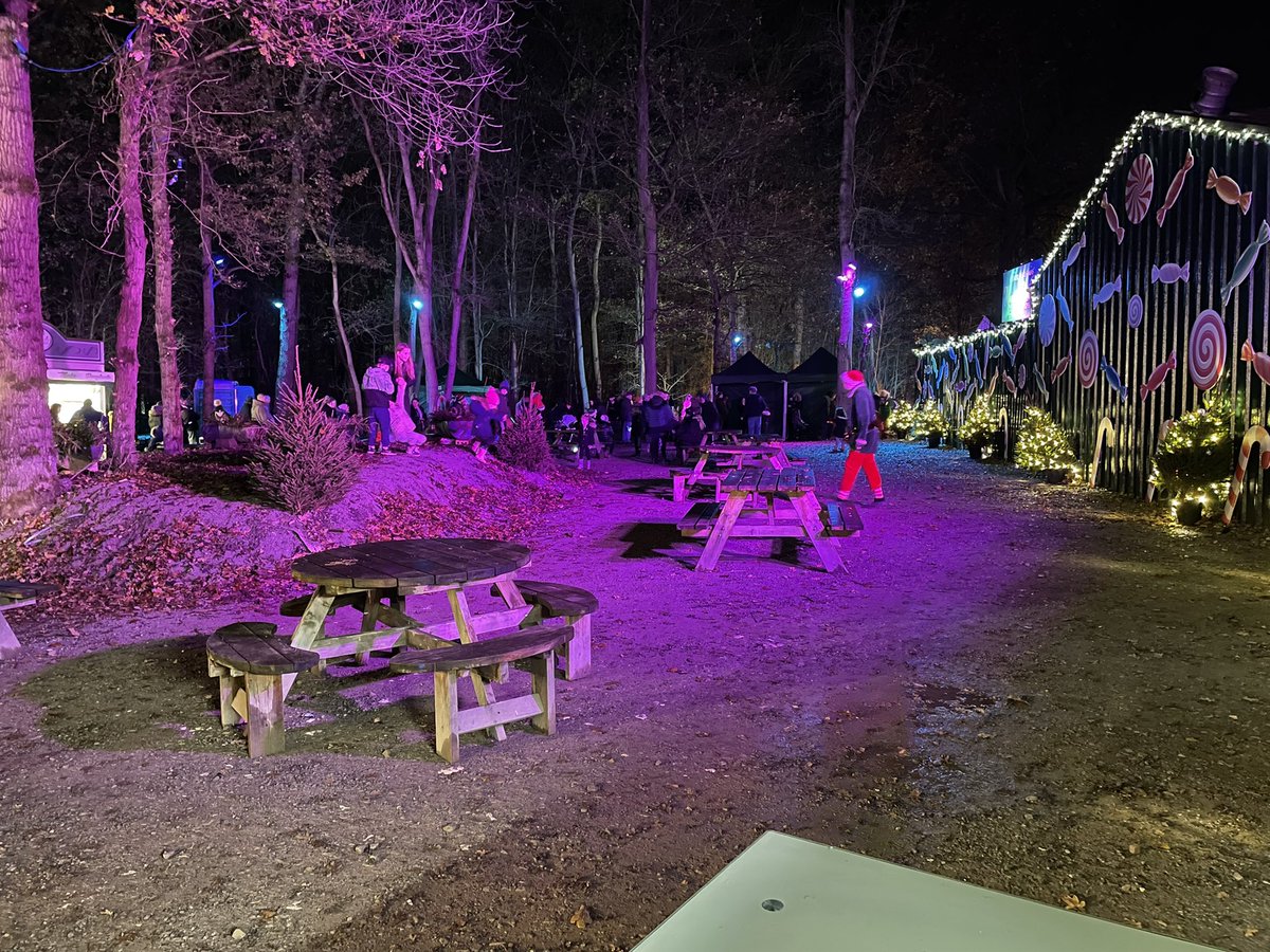 BenYorkMix's tweet photo. Now been queuing 2 hours to see Santa in his magic Winter Wonderland somewhere in South Yorkshire 😥
#VisitTheInLaws
#SantaHell https://t.co/veOefmj7oG