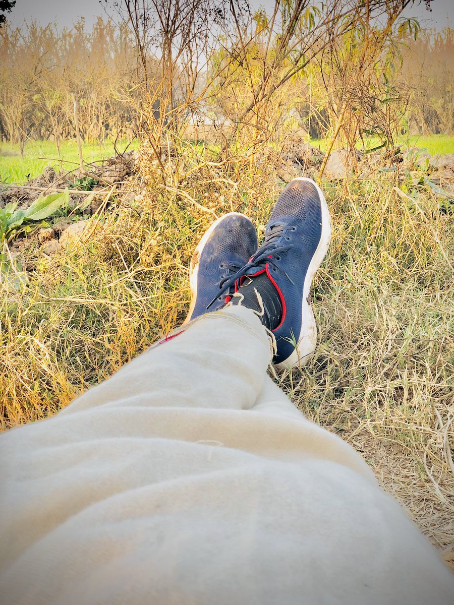 Malikbilawall's tweet image. سترګې راپورته کړہ بې دمه حمزہ
چې نۀ راتلل ھغه راغـــــــلي خلق

حمزہ بابا ✨
#Mahool #داکلی 
#یوازی #ستڑے #سفر