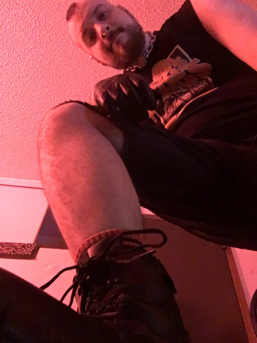 My boots smelled so good after being in them all last night.