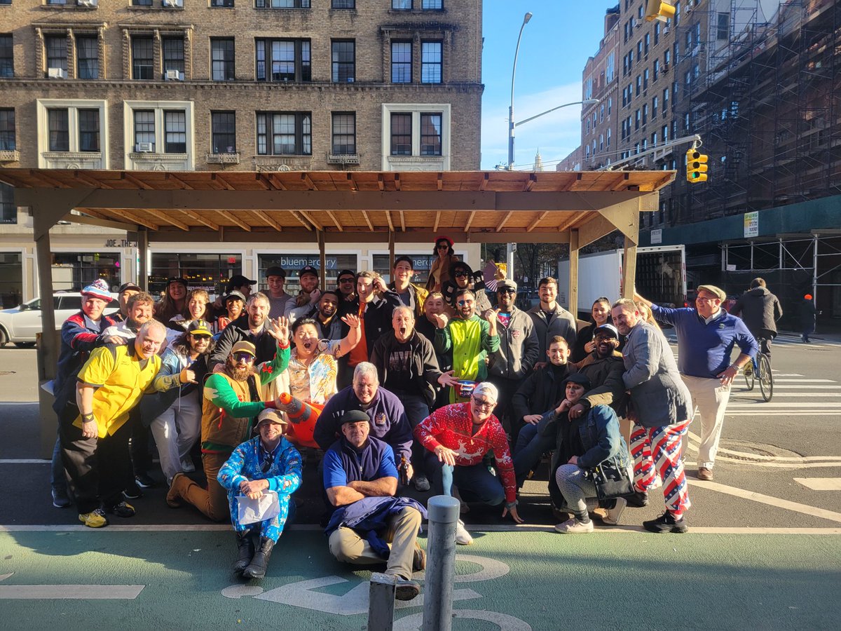 Matt_McCarthy00's tweet photo. Big Day of #RugbyFun yesterday repping @RugbyWrapUp with the coolest club on the planet - @NewYorkRugby - on their annual #BarGolf https://t.co/wWcjvHEWTe