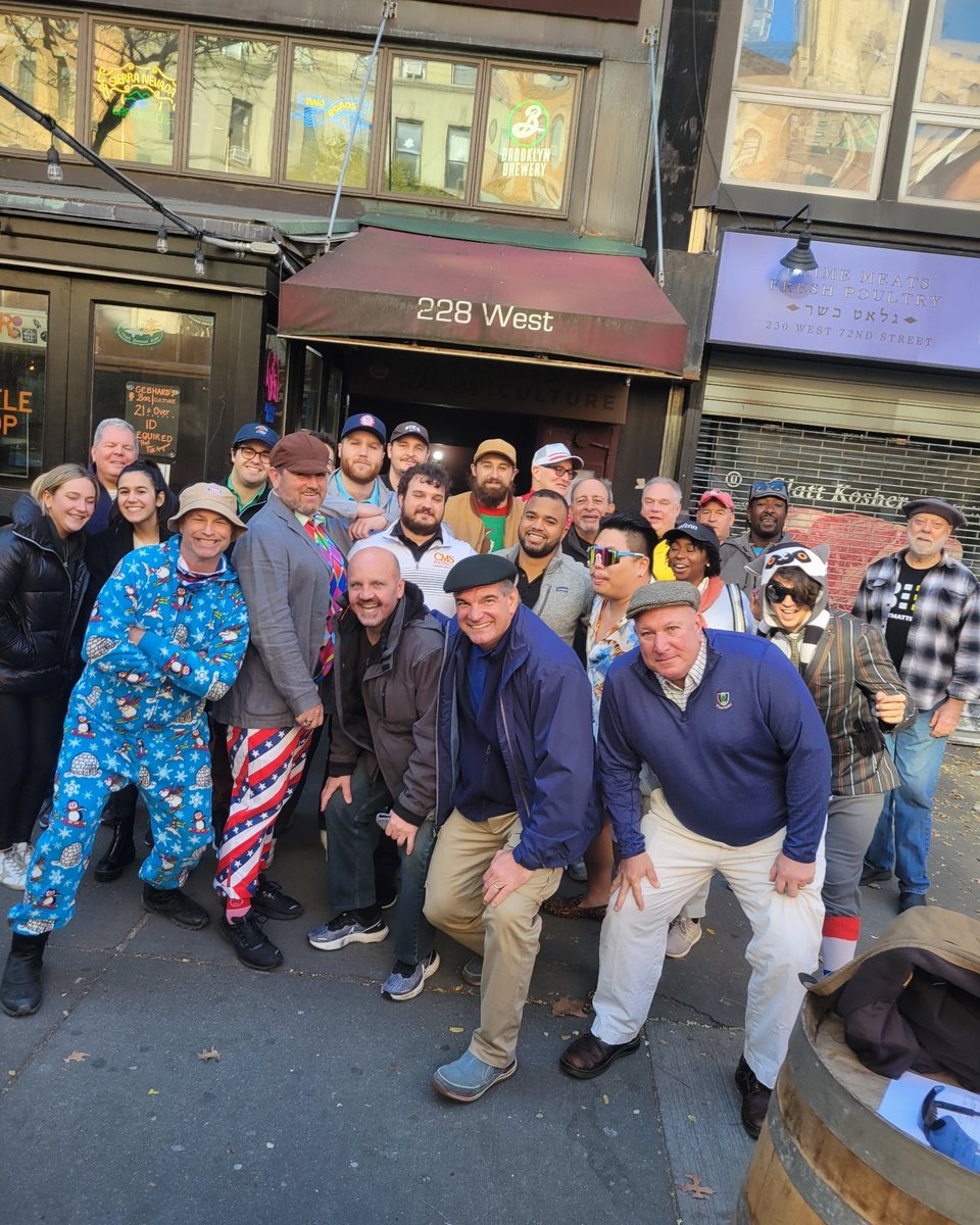Matt_McCarthy00's tweet photo. Big Day of #RugbyFun yesterday repping @RugbyWrapUp with the coolest club on the planet - @NewYorkRugby - on their annual #BarGolf https://t.co/wWcjvHEWTe