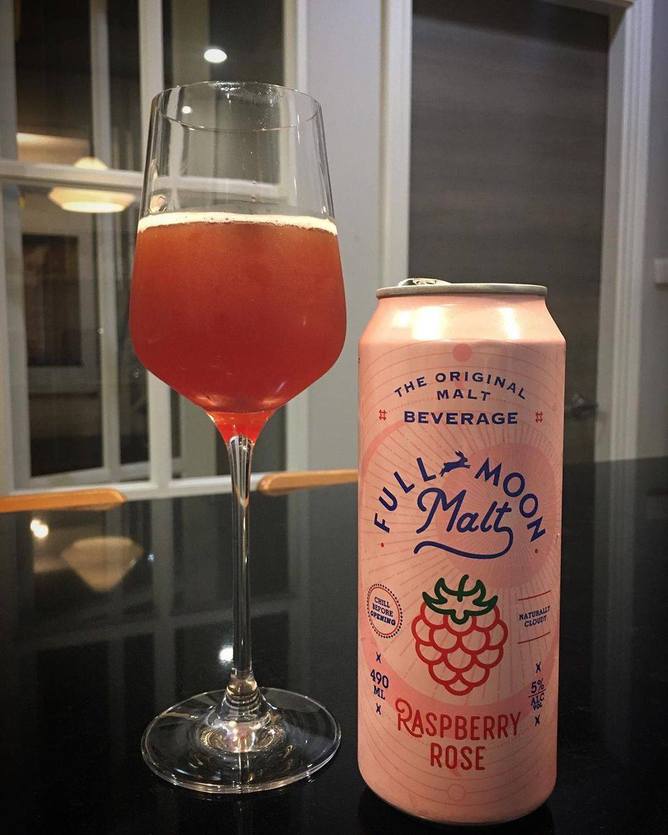 โดน Fullmoon malt ตกมาเพราะขวดสีชมพู น้องเป็นกลิ่น raspberry rose🌹🌽ลองกินละเหมาะกับสายหวานจริงๆ รสชาตินุ่มลิ้นดี ฟิวผลไม้เปรี้ยวๆ สดชื่นๆ มีกลิ่นเบอรี่ ละก็มอลตบท้าย ดีงามราคาสบายกระเป๋า