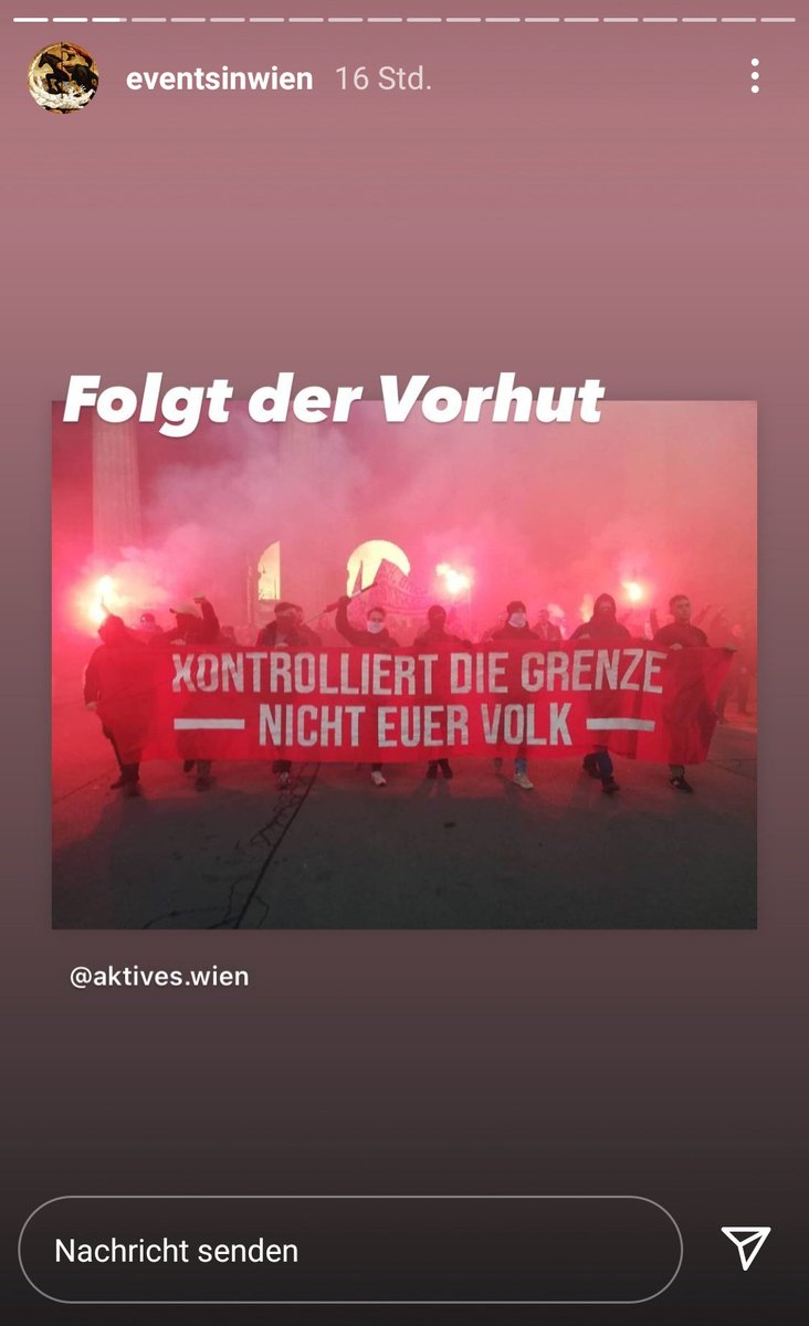 robertwagner198's tweet photo. Die Cottbuser Faschisten nahmen sich die Wiener Demo #w2011, deren Spitze erfolgr. von den Identitären gekapert wurde (Thread ⬇️), zum Vorbild. Das Frontbanner war nahezu identisch (l. Martin Sellner zu #Wien, r. Maximilian Thorn zu #Cottbus). /2

#cb0412

https://t.co/svMRjEHeam https://t.co/Cbe92HnCda