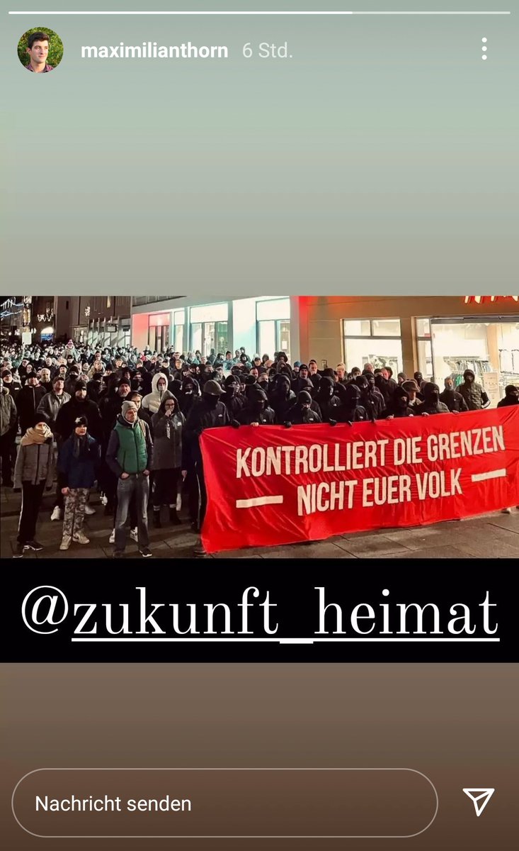 robertwagner198's tweet photo. Die Cottbuser Faschisten nahmen sich die Wiener Demo #w2011, deren Spitze erfolgr. von den Identitären gekapert wurde (Thread ⬇️), zum Vorbild. Das Frontbanner war nahezu identisch (l. Martin Sellner zu #Wien, r. Maximilian Thorn zu #Cottbus). /2

#cb0412

https://t.co/svMRjEHeam https://t.co/Cbe92HnCda
