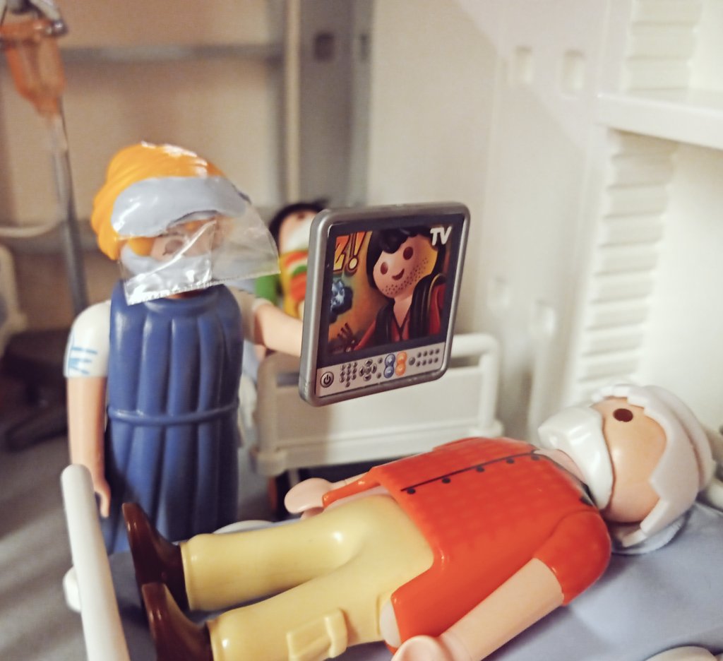 PlaymobilBelen's tweet photo. Este año, el Belén Solidario de Playmobil @PlaymobilBelen , en Albacete, realiza un homenaje a los profesionales que han estado en primera línea durante la pandemia, uno de ellos, es el personal sanitario, con un hospital y una residencia. Un homenaje en forma de gracias. ♥️ https://t.co/f4FY6wI5YJ