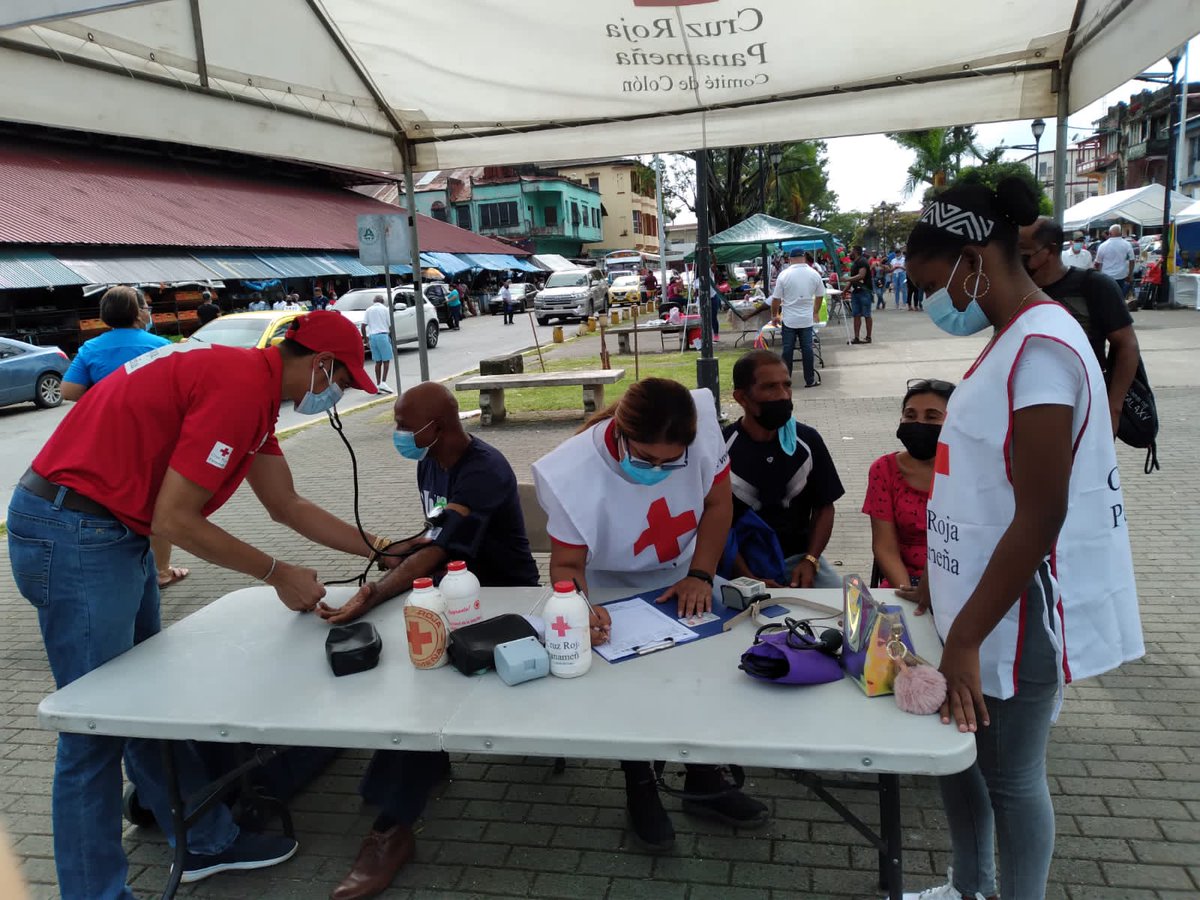crp_ccolon's tweet photo. Ayer sábado y hoy domingo,  voluntarios de CRP comité de Colón, realizan toma de presión simultánea en diferentes puntos de la provincia. 
La hipertensión arterial se ha llamado el “asesino silencioso” si no se detecta y controla oportunamente.
#CruzRojaSiempreEsta https://t.co/ie5nE3IAiv