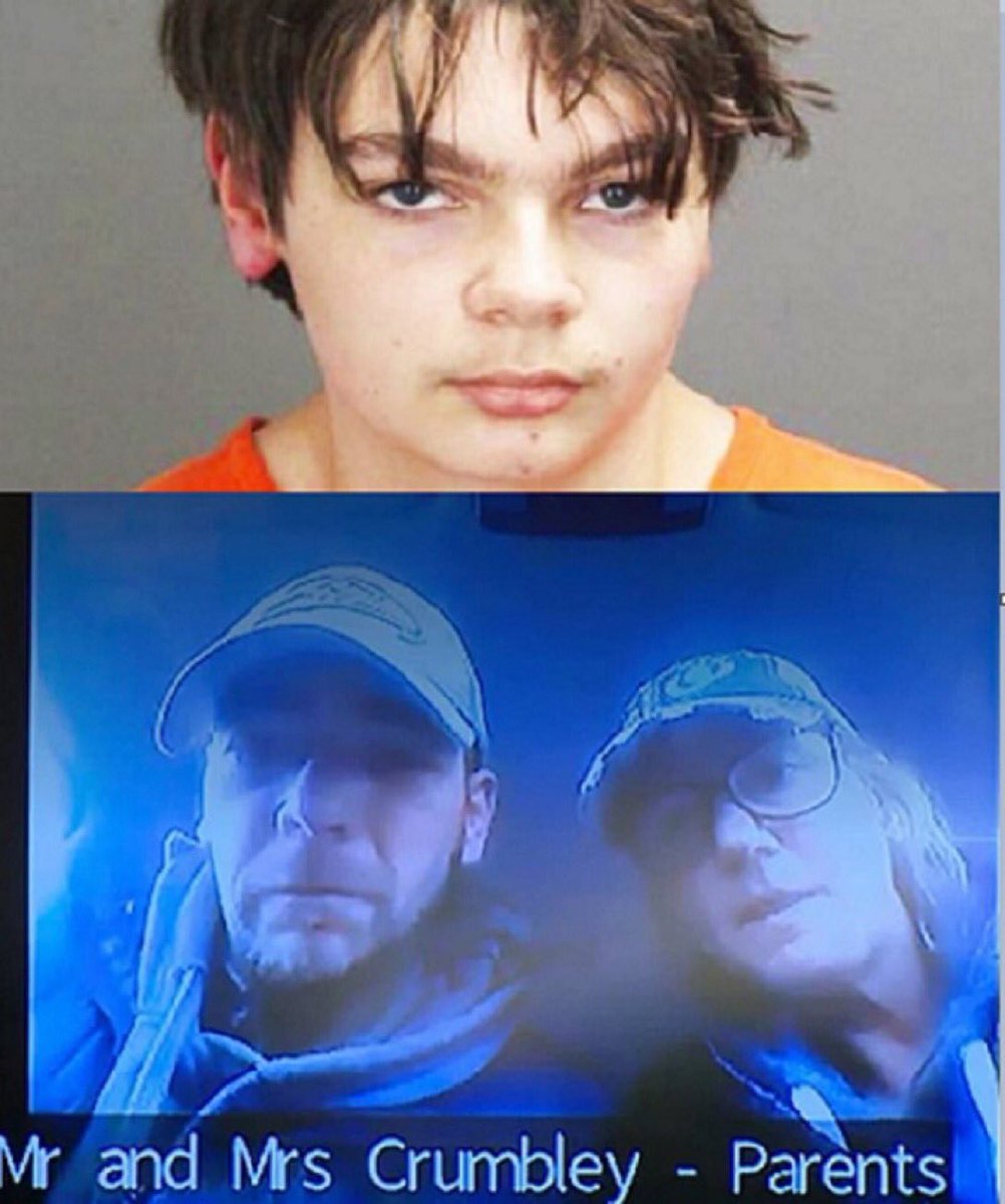 PetitChon92's tweet photo. @LesMeuricettes La charmante famille Crumbley qui ont offert un beau joujou, un pistolet glock, a leur fils de 15 ans qui lui a permis de tuer 4 de ses camarades de lycée Oxford High School la semaine passée #stopgun https://t.co/cFzNPJDMst