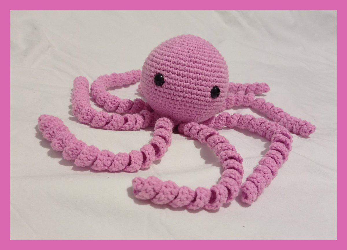 Pulpos de apego. Valen 26€ (incluye el envío por correo certificado)
Espero que os gusten y que compartáis. Tengo un perfil sólo para las cosas de artesanía. Se llama <a href="/elbauldevegan/">El Baul de Vegan y Lola</a> 
❤️❤️❤️❤️