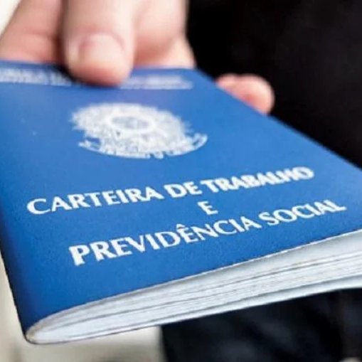 poptime's tweet photo. 🚨 Nova reforma trabalhista criada pelo Governo Bolsonaro libera trabalho aos domingos (7 dias por semana), além de que o trabalhador só terá direito de folgar no domingo 1 vez a cada 2 meses.

Achou pouco? Mulheres devem apresentar teste de gravidez antes de solicitar dispensa. https://t.co/7oq6eIZRQ9