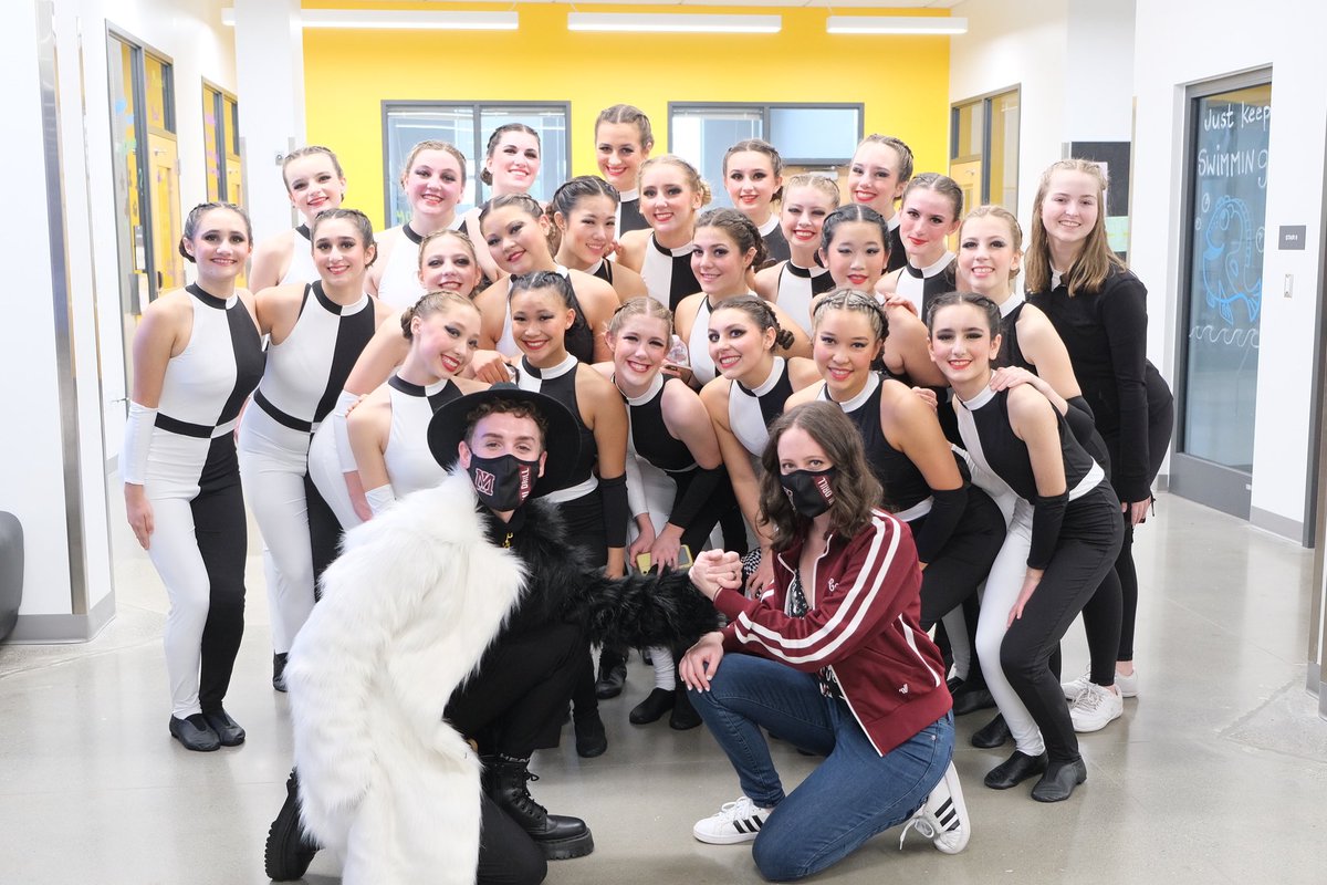 ISLANDERATHLET1's tweet photo. The Mercer Island Drill Team went to their first competition of the season on Friday December 4th and took 1st place in the military category! Congratulations MIDT! #mihsathletics https://t.co/UmqLp2ZXzc