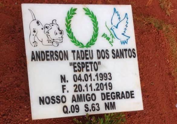 andreawerner_'s tweet photo. O Facebook me lembrou de que faz 2 anos que fizemos o funeral do nosso amigo “Espeto”, morador da praça do Pérola Byington. Pelo menos conseguimos localizar as irmãs dele, que não o viam há 6 anos, e hj elas têm o túmulo p/ visitar.😔 @Primavera40Dias https://t.co/vOyyWVXsgh
