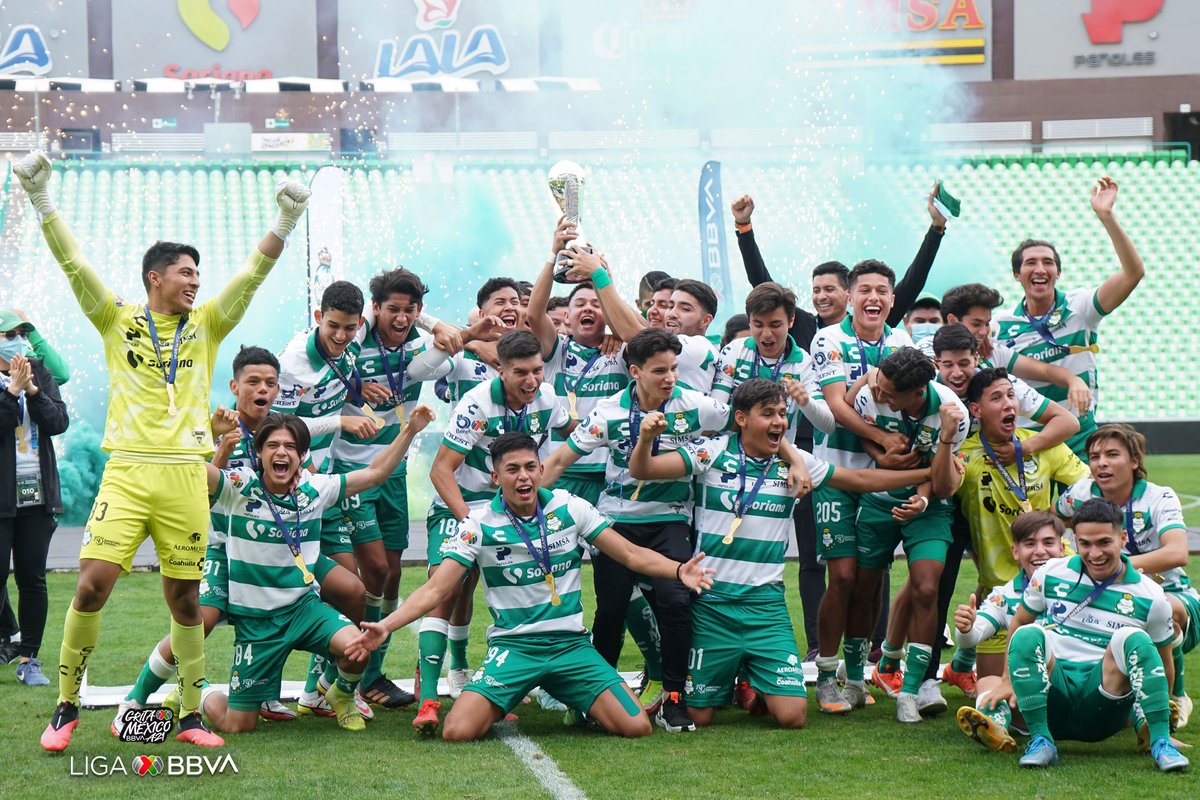 LigaBBVAMX's tweet photo. 🏆🏆🏆🏆🏆

El QUINTO Título de @ClubSantos en la Categoría #Sub20

¡Felicidades, Guerreros! ⚔️

#LigaBBVAMX ⚽ #GritaMéxicoA21 https://t.co/j7I9SeE0tc