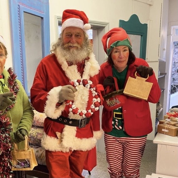 BigHouseLetsLTD's tweet photo. Santa is getting busy. Christmas is approaching, some of us love the hustle and bustle and some just want to take a few days away to enjoy some fresh air, forest scenery and quite family time.

Which are you? #Christmas #ForestofDean #deanwye #18thBasement #RossonWye https://t.co/OtYDNA72Rj