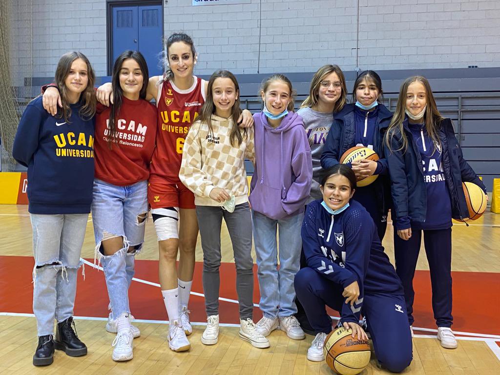 UCAMMurcia's tweet photo. 🤩 ¡VAYA VICTORIA Y LIDERATO! 

🏆 J8 PRIMERA NACIONAL
🏀 @UCAMMurcia @Urdecon_ 5️⃣9️⃣
🏀 @BfemeninoCT 5️⃣4️⃣

📝 ¡QUÉ PARTIDAZO! El equipo femenino asalta el liderato a dos jornadas para terminar la Primera Fase. 

🔥 @AngelaGH15, 17pts.
💪🏻 @lusypascua8, 11pts.

😏 ¡CON AFICIÓN TOP! https://t.co/5GteT4Z1vI