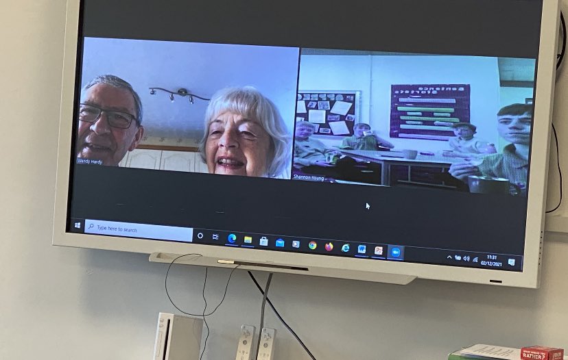 PhoenixHousePRU's tweet photo. When Grandparents can’t make it into school for reciprocal reading, we bring the reading to them. This weeks session was followed by a spoken language focus. The class created their own expectations for oracy practice. Well done 👏🏻 #ThisisAP #Reading #Oracy https://t.co/oLEQln4948