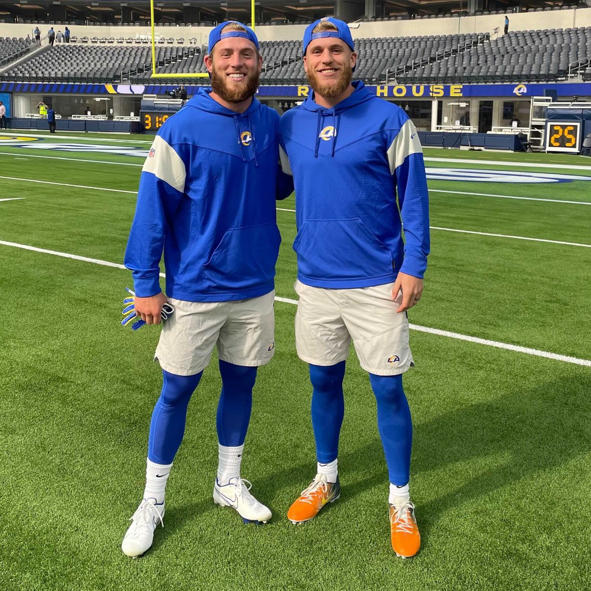 RamsNFL's tweet photo. Twinning. https://t.co/LWO3AVMx1p