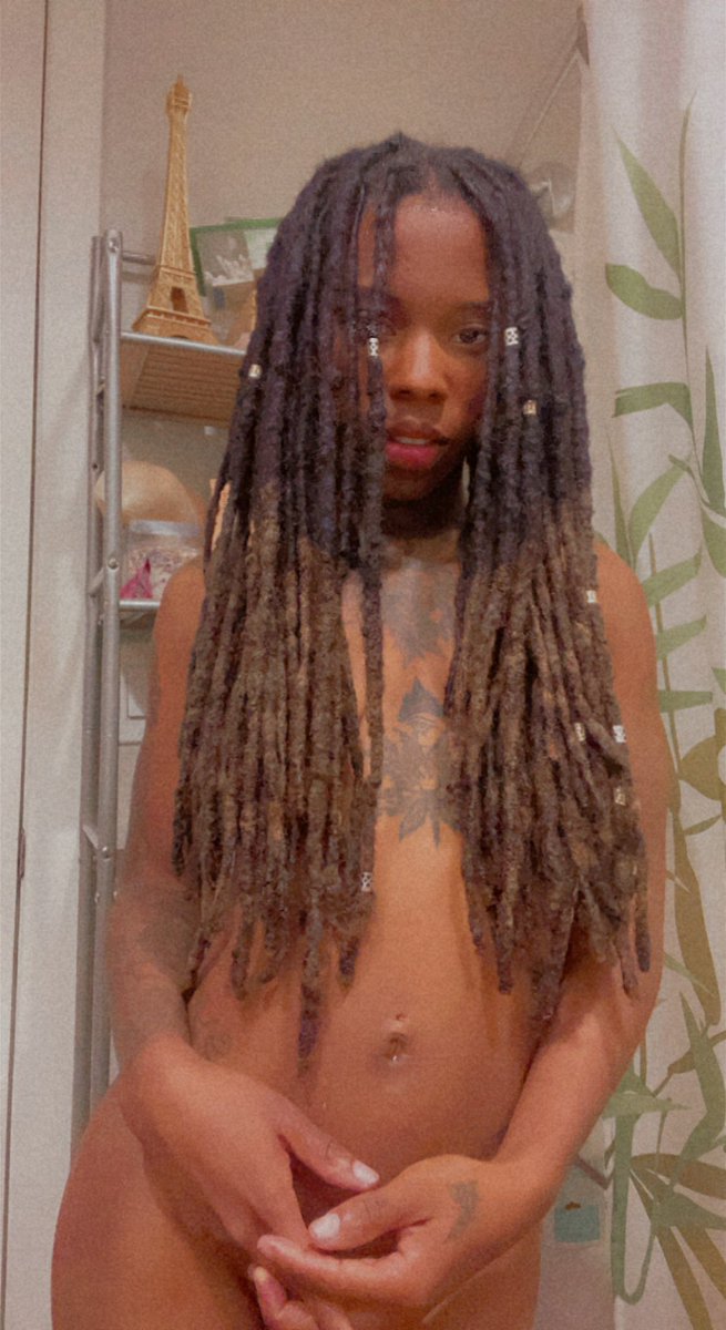 ThaGhettoFairee's tweet photo. Shoutout to Hair growth
And finally being able to post a topless picโบ๏ธ #nudist #loccs https://t.co/Uxt1fWA9Ao